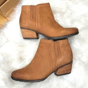 Blondo Valli Waterproof Nubuck Leather Ankle Bootie Cognac Brown Block Heel